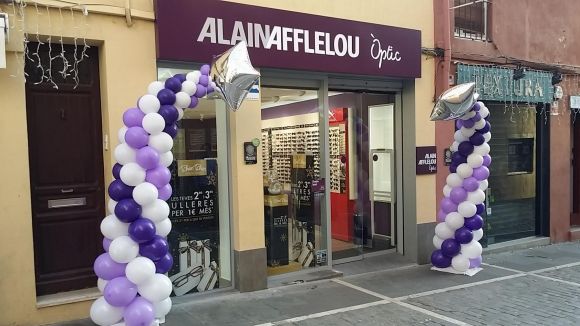 Alain Afflelou regalarà aquest divendres 100 ulleres als 100 primers que visitin l'òptica de Sant Cugat