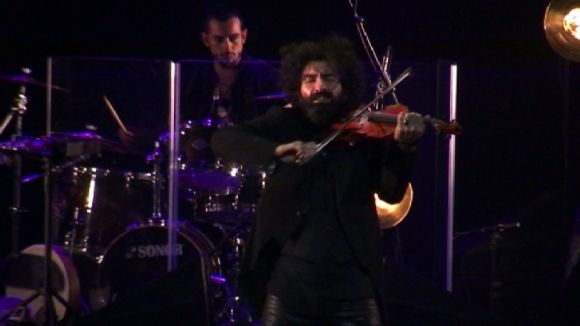 El violinista Ara Malikian mostra a un Teatre-Auditori ple la seva història vital
