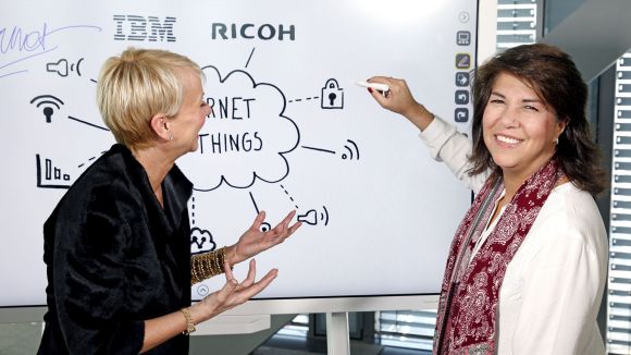 Ricoh i IBM uneixen forces per crear la primera pissarra interactiva cognitiva