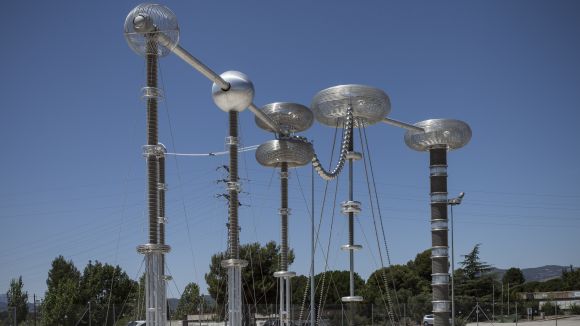 'El Pou' descobreix el laboratori AMBER de la UPC, únic a Europa en assajos de molt alta tensió