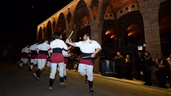 Els Bastoners agraeixen a la Penya Regalèssia la recuperació del ball de bastons