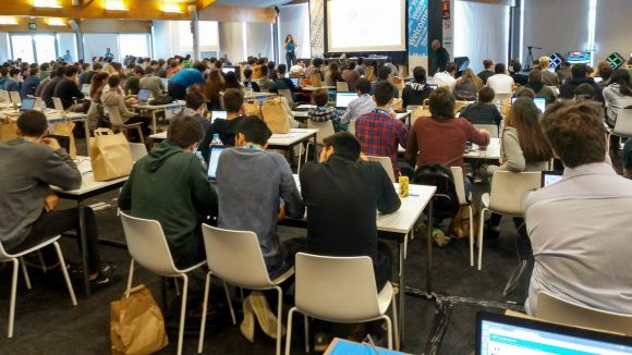 325 estudiants competeixen en un HP CodeWars que incrementa la participació femenina
