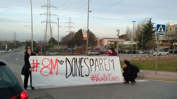 Hora Bruixa s'afegeix a les reivindicacions del Dia de la Dona amb un tall de trànsit a Can Sant Joan
