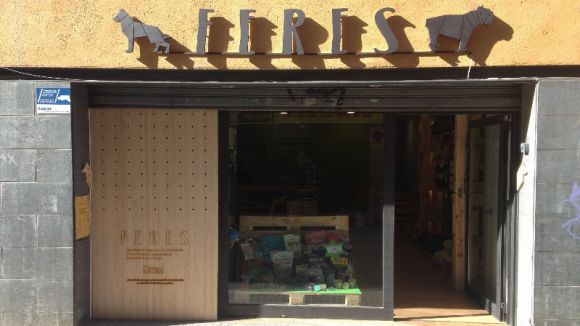 Feres, una botiga de productes ecològics per a gossos i gats, obre al carrer d'Indústria