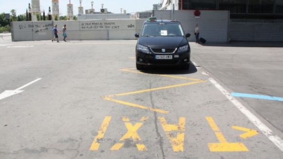 Vaga de taxis a l'àrea metropolitana de Barcelona per reclamar a Foment que reguli l'intrusisme