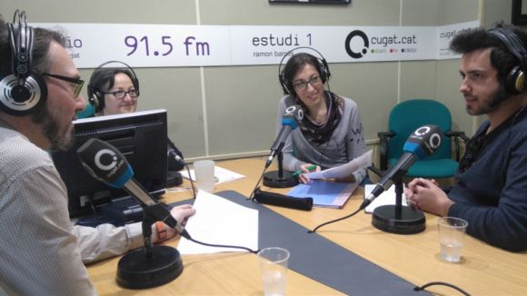 El poeta Mark Steven visita l'espai de català 'L'Anell al dit' del magazín