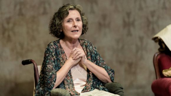 Els Premis de la Crítica reconeixen Marta Angelat com a millor actriu principal per 'Davant la jubilació'