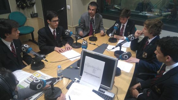 Alumnes del Viaró visiten el magazín per parlar del seu treball per al concurs Euroscola