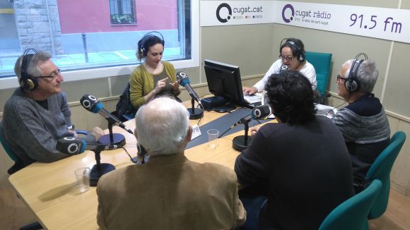 La tertúlia analitza els problemes de la conciliació familiar quan els nens fan festa a l'escola