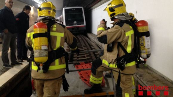 FGC i Bombers de la Generalitat milloren amb un conveni la seguretat en les intervencions a les vies
