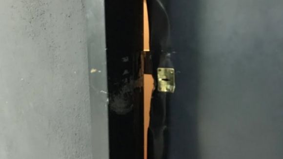 Roben a vuit trasters d'un bloc de pisos del carrer Josep Irla a Can Mates