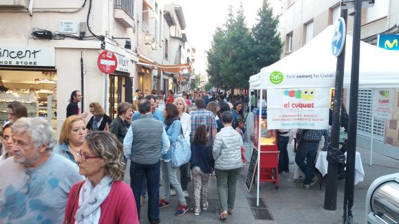 La 6a edició de la Nit en Blanc torna a apropar comerciants i clients de Sant Cugat