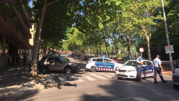 Els Mossos actuen al carrer de Manel Farrés per una falsa alarma d'un vehicle sospitós