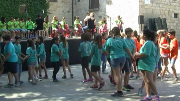 150 alumnes de primària mostren el seu talent musical al concert de cloenda 'Sentim el Claustre'
