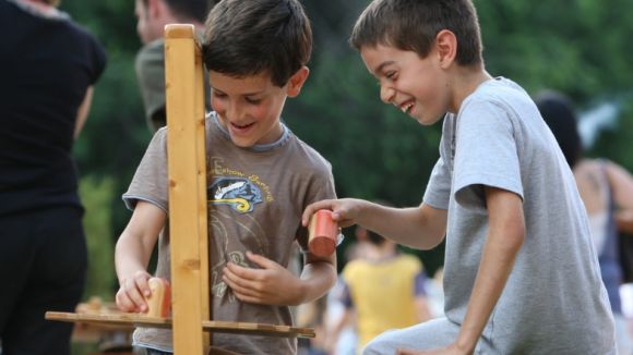 Les activitats familiars continuen a la Festa Major amb bombolles, literatura i piscina amb inflables