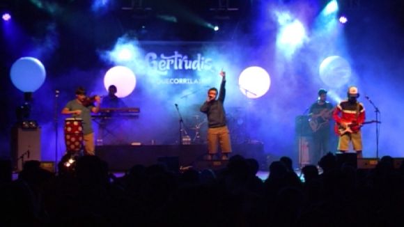 La rumba de Gertrudis omple d''aire' i gresca la plaça d'Octavià en la primera nit de Festa Major