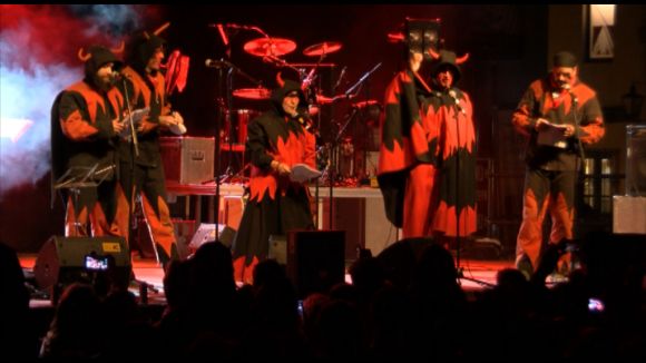 Els versots de Diables carreguen contra el Pacte per la Nit i la classe política