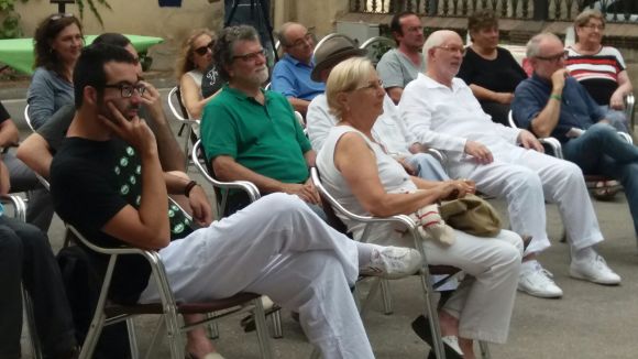 Els col·laboradors del 'Sant Cugat a fons' fan pinya i ciutat en la festa de cloenda de la temporada