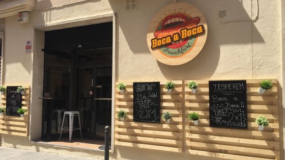 Obre al carrer de Plana de l'Hospital el frankfurt Boca a boca, especialitzat en hamburgueses