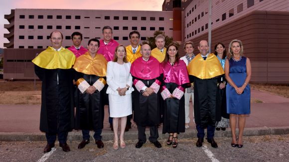 La presidenta del Congrés, madrina de la graduació de la facultat d'Odontologia de la UIC