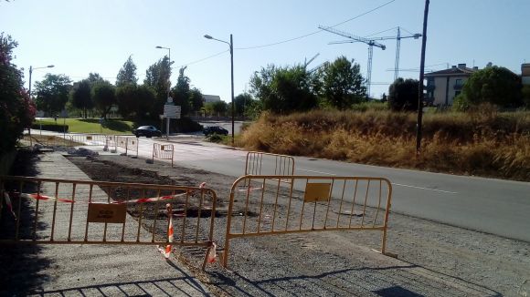 El carrer de Vallseca tindrà noves voreres per reforçar el camí escolar segur fins al Ciutat d'Alba
