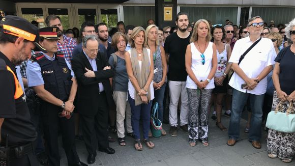 Sant Cugat fa cinc minuts de silenci en honor a les víctimes de l'atemptat a Barcelona i Cambrils
