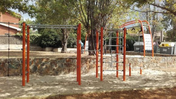 Mira-sol disposa d'un nou espai lúdic juvenil fruit de la lliure disposició del districte