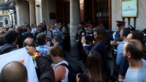 L'ANC de Sant Cugat crida a 'defensar les institucions' amb una concentració al departament d'Economia