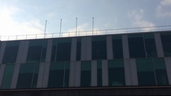 El PP estudia quines accions legals emprèn ja que l'Ajuntament no ha restituit, encara, les banderes