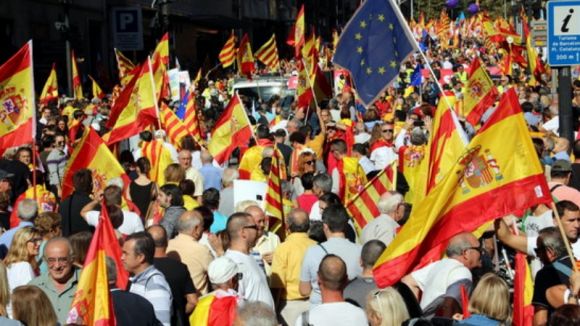 Massiva manifestació a Barcelona per la unitat d'Espanya amb suport santcugatenc