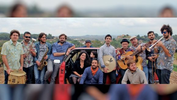 Derrumband recupera Gato Pérez avui a l'Aula Magna amb el disc 'A Barcelunya'