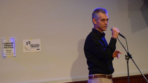 Sant Cugat homenatja els 30 anys de poesia 'polièdrica i complexa' de Lluís Calvo