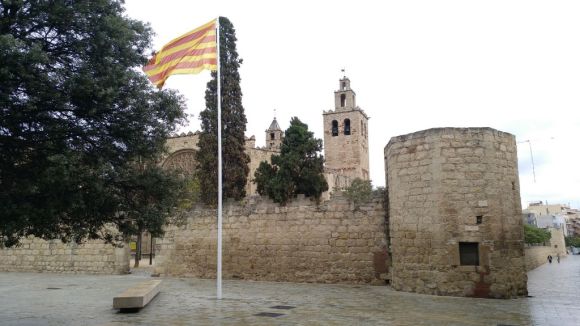 La senyera torna a onejar a la plaça d'Octavià després del trencament del màstil