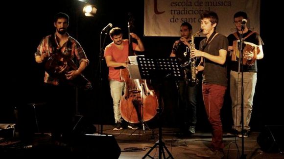 L'Escola de Música Tradicional vol potenciar la creació de bandes amb alumnes de l'entitat