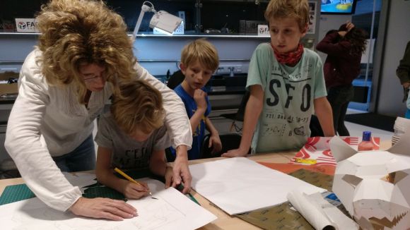 Les noves tecnologies arriben en forma de taller a Sant Cugat per celebrar Halloween