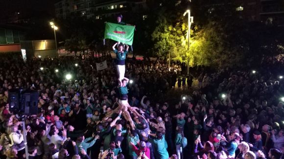 Proclames per alliberar 'els presos polítics' i per trencar el govern amb el PSC, a la concentració davant l'ajuntament