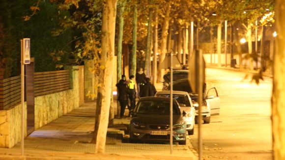 Detingut un home al carrer de Domènec Oristrell per un presumpte delicte contra la salut pública