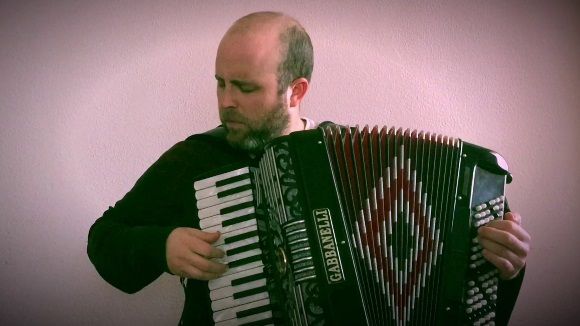 Carme Serret conversa amb el músic Pedro Lópeh, autor de l'assaig 'Ramo de coplas y caminos'