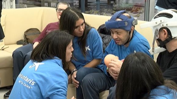 Empleats i clients de Caixabank estrenyen llaços amb Grup Catalònia amb una jornada de voluntariat