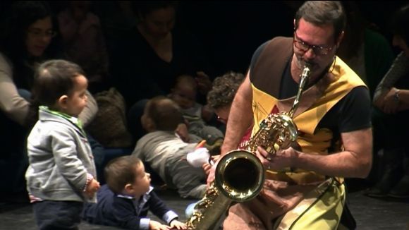 El 'Concert per a nadons' apropa els més petits a les experiències sensorials de la música
