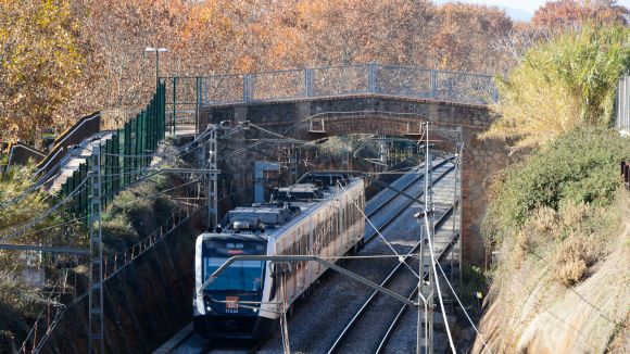 El pont de Can Gatxet es reobre a vianants i ciclistes per creuar la via dels FGC després de tres anys