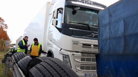 Segon episodi de camions amb rodes punxades a l'AP7 entre Montmeló i Sant Cugat