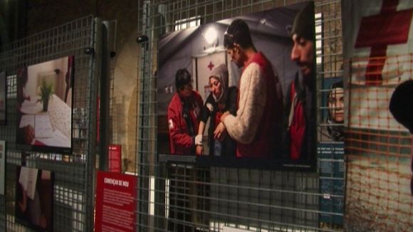 'Protegir la humanitat, acabar amb la indiferència' porta al Museu del Monestir el camí dels refugiats