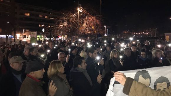 Unes 300 persones tornen a demanar l'alliberament dels 'presos polítics'