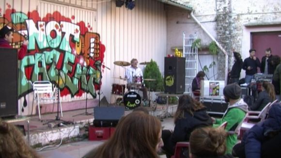 Més d'un centenar de santcugatencs acomiada el bar de la Unió amb un concurs de talents