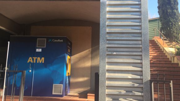 CaixaBank instal·la un caixer automàtic d'última generació al Mercantic