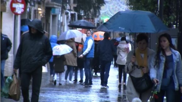La pluja aigualeix el tret de sortida a les rebaixes d'hivern a Sant Cugat