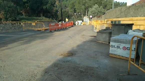 La plaça de Joan Gassó de Valldoreix, tallada al trànsit aquest dimecres