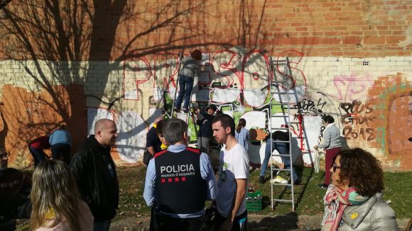 La pintada d'un mural del CDR a favor dels 'presos polítics' provoca la queixa d'un veí