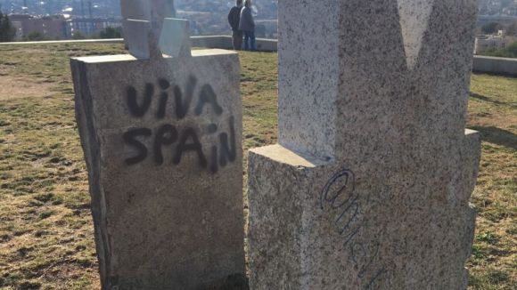 Atac vandàlic a l'escultura 'Rosa dels Vents', que presideix el parc del Turó de Can Mates